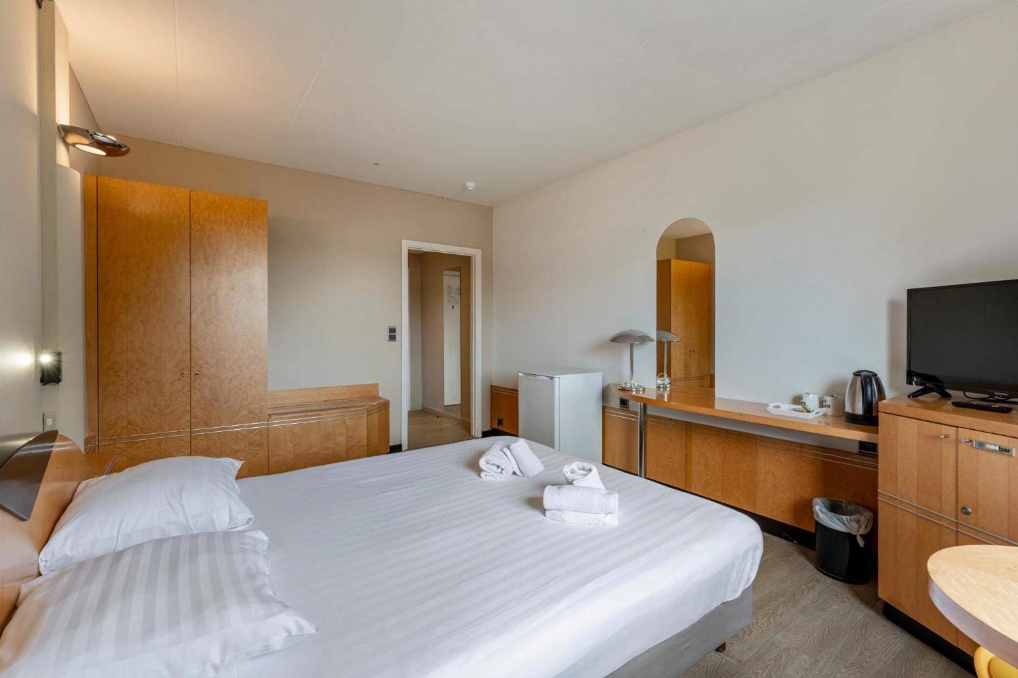 Sleep & Go Brussels South Hotel Waterloo Exterior photo